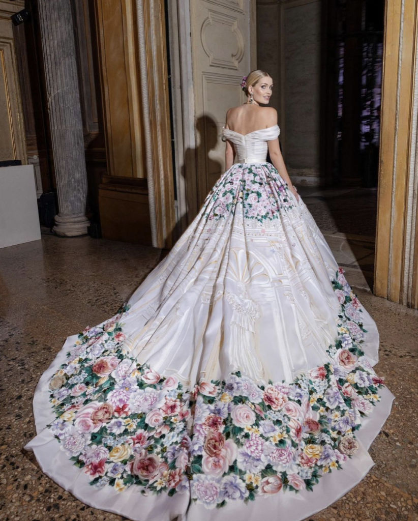 คอลเลคชั่นชุดไทยสุดหรู มูลค่าสูง 7 หลัก - THAINARAK.NET, image size:822x1024