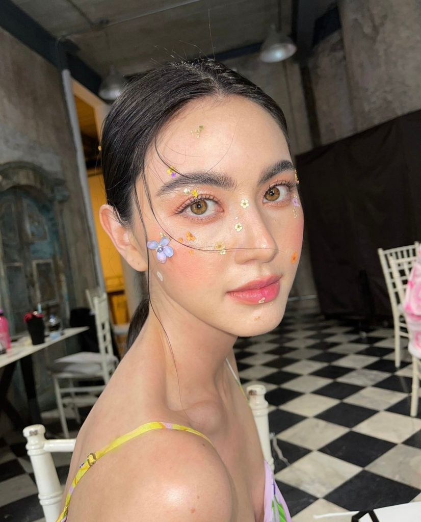 สายสวยมาทางนี้! รวมไอเดียแต่งหน้าไป \, image size:826x1024