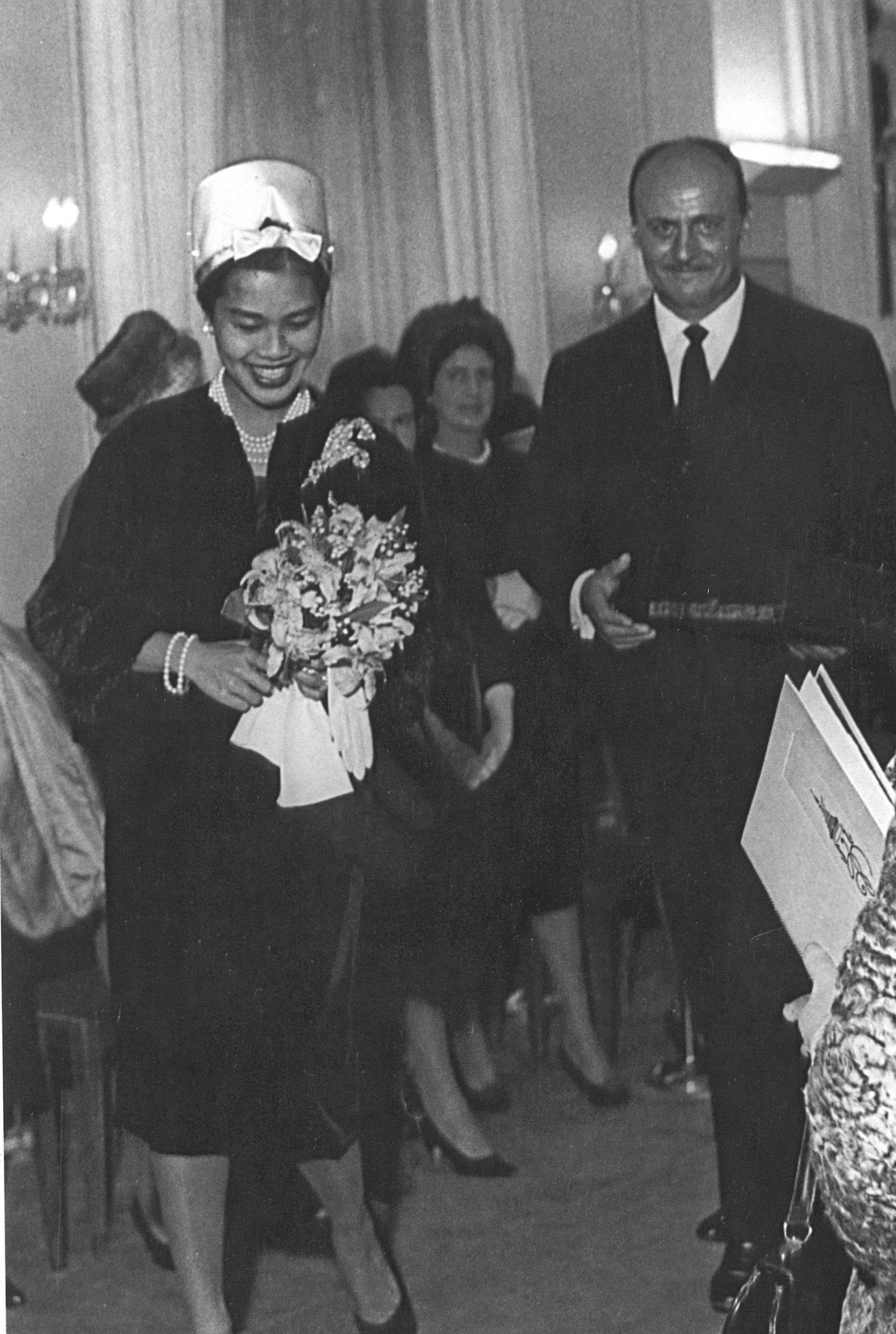 สมเด็จพระพันปีหลวง และมิตรภาพกับ Pierre Balmain